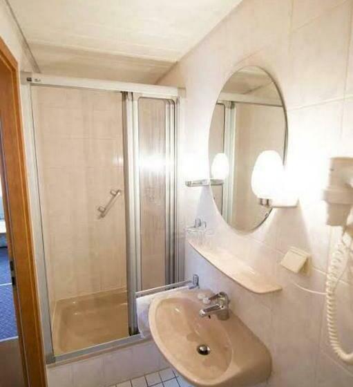 스탠다드 룸, Goldenes Schiff