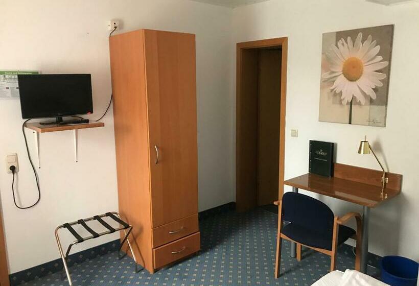 Номер Стандарт Индивидуальный, Hennies Hannover Sehnde
