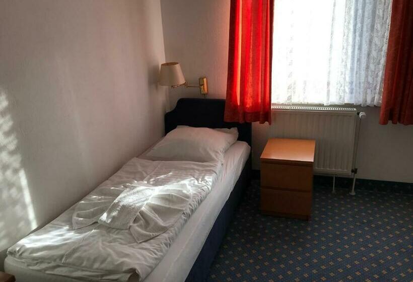 Номер Стандарт Индивидуальный, Hennies Hannover Sehnde