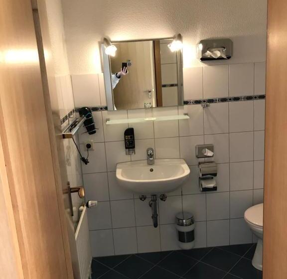 Номер Стандарт Индивидуальный, Hennies Hannover Sehnde