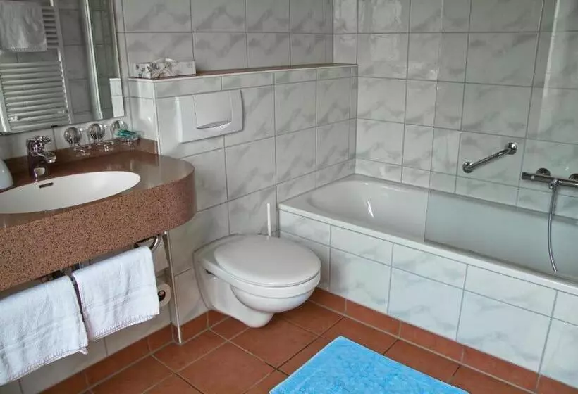 Superior Yhden Hengen Huone, Krone