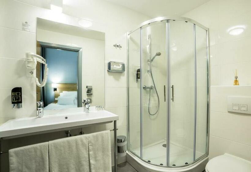 חדר סטנדרט יחיד, Livinn