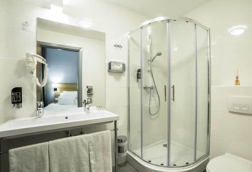 חדר סטנדרט, Livinn