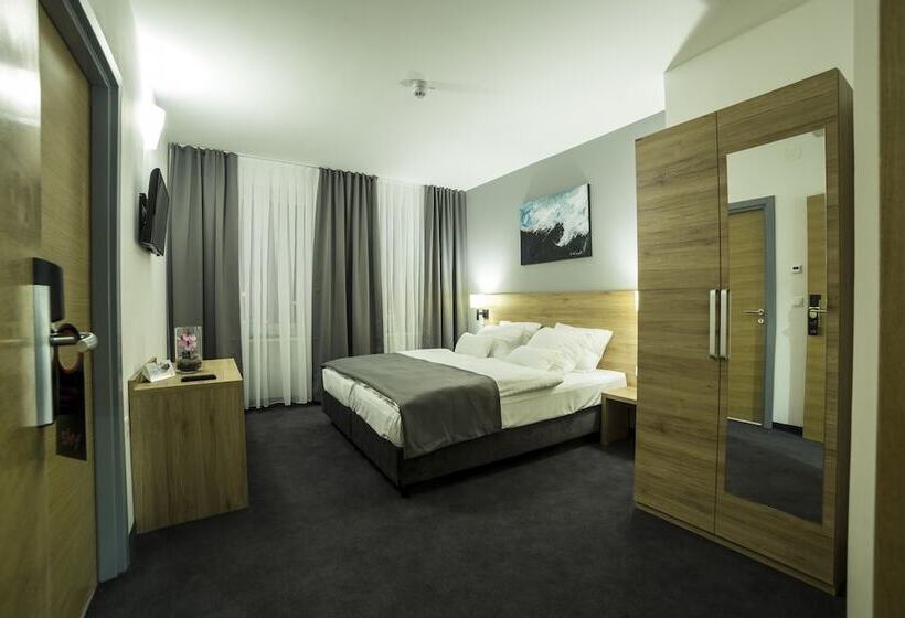 חדר סטנדרט, Livinn