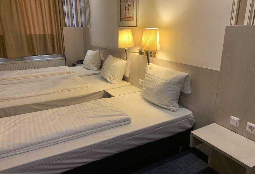 Номер Стандарт Трехместный, New Fair Munich Messe