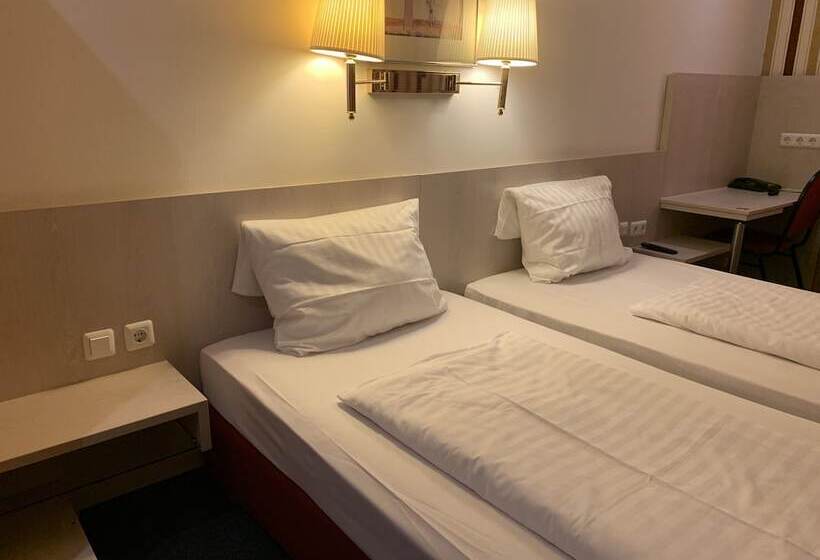 Номер Стандарт Трехместный, New Fair Munich Messe