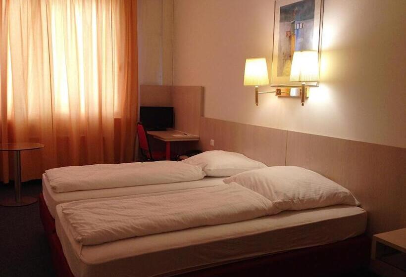 Номер Стандарт, New Fair Munich Messe