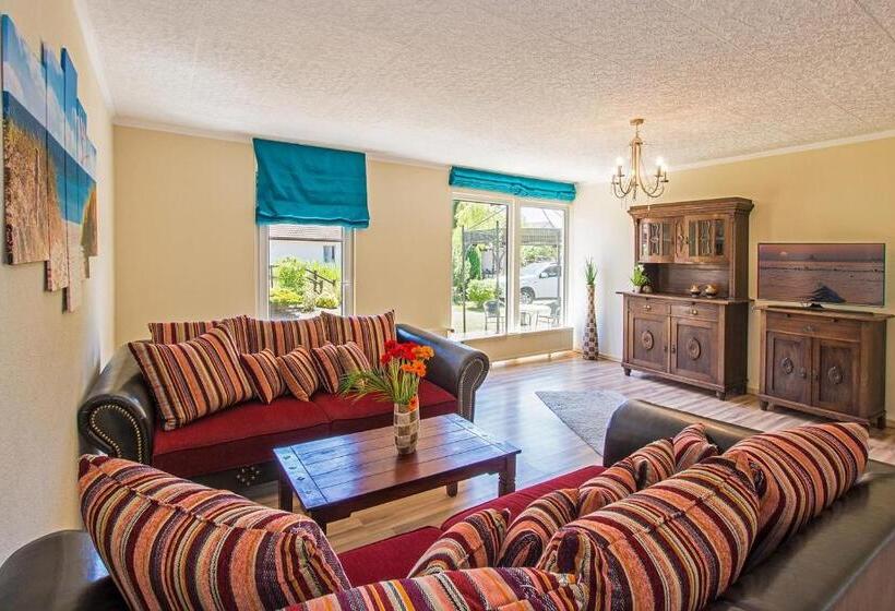 דירת שלושה חדרים, Pommerscher Hof