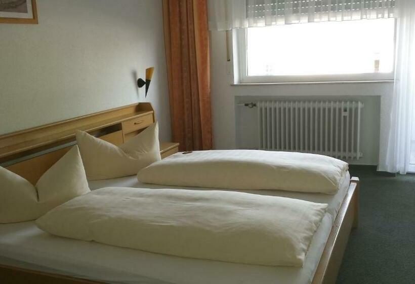 스탠다드 룸 강 전망, Zur Kripp