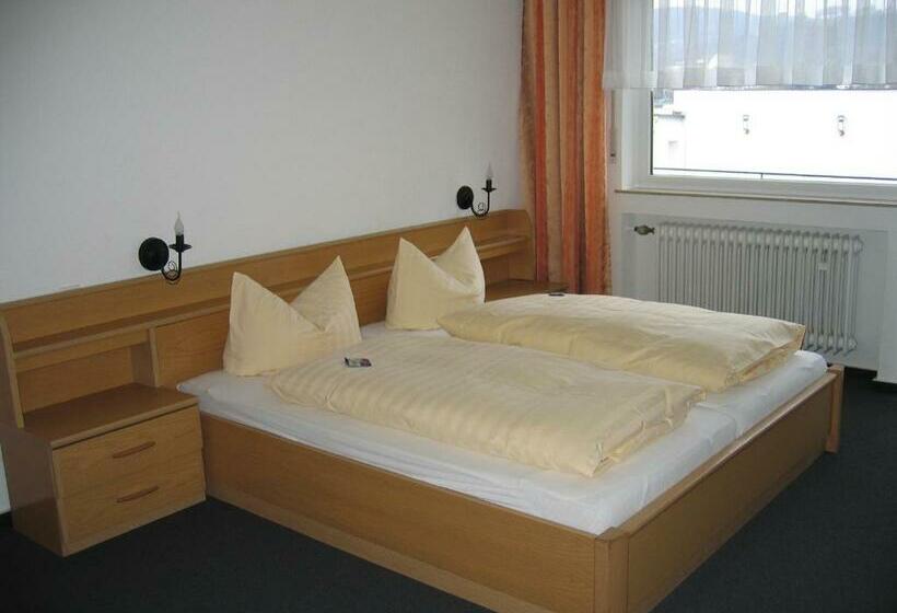 스탠다드 룸, Zur Kripp