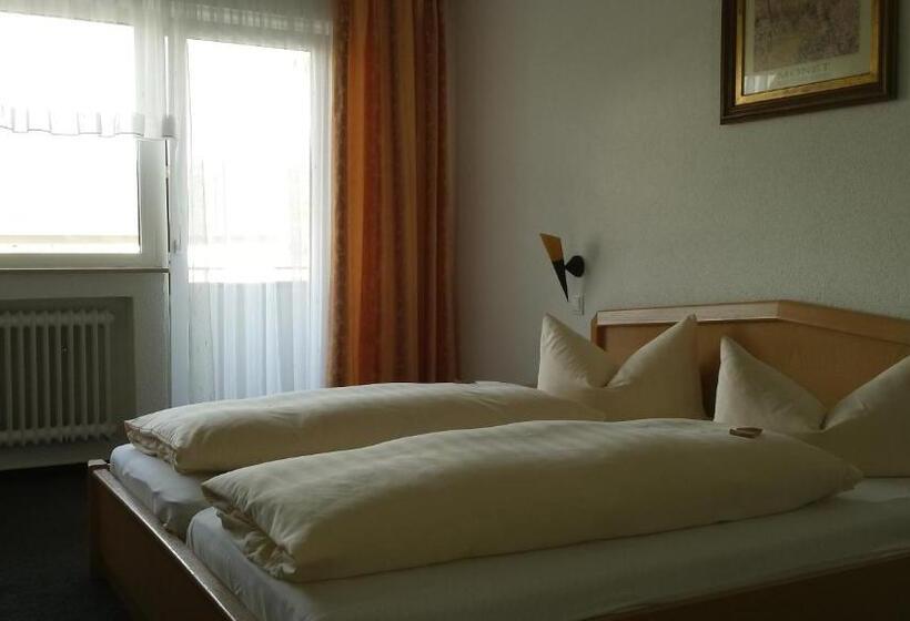 스탠다드 룸 강 전망, Zur Kripp