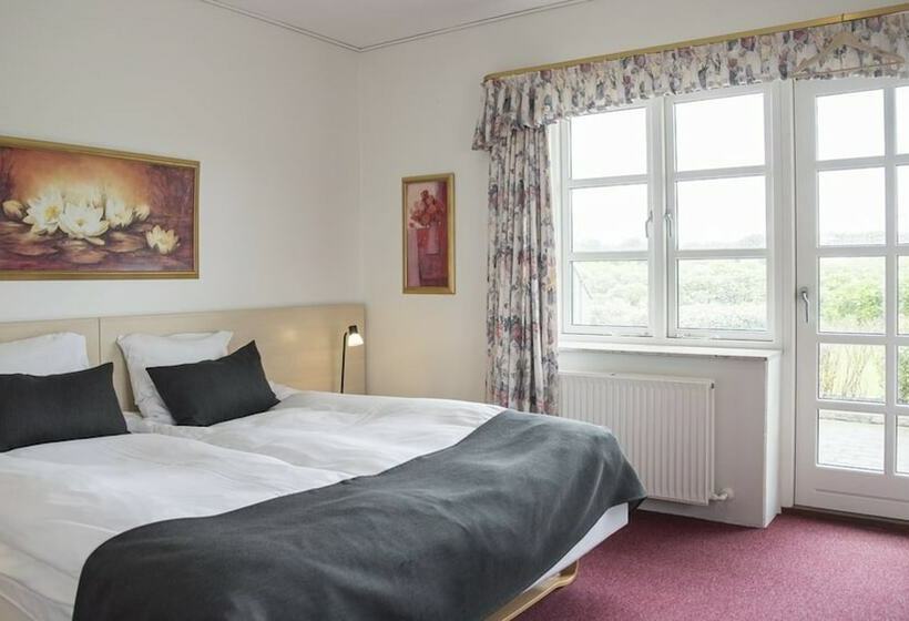 חדר סופריור נוף לגינה, Rønnes