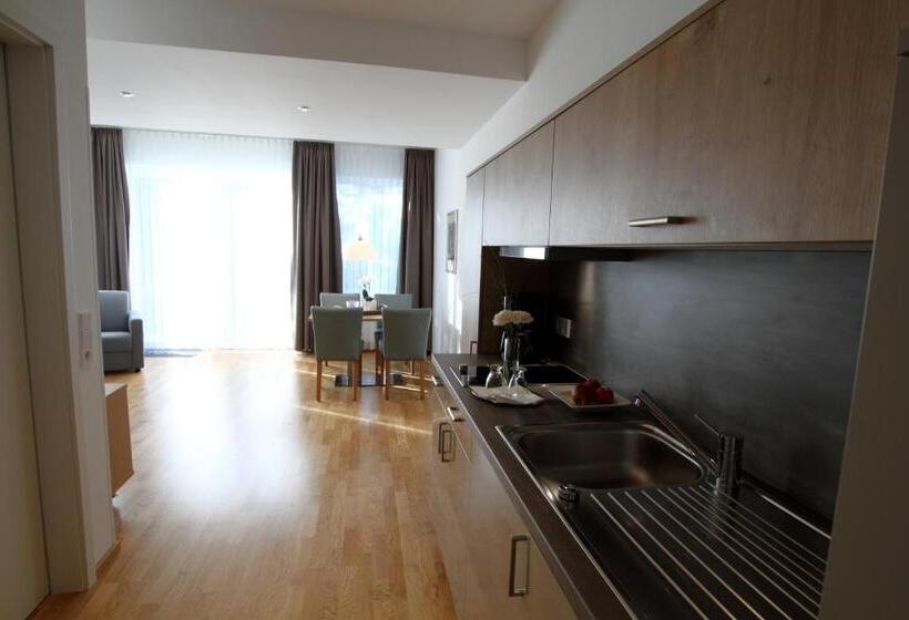 1 Bedroom Apartment Lake View, Seepark Garni