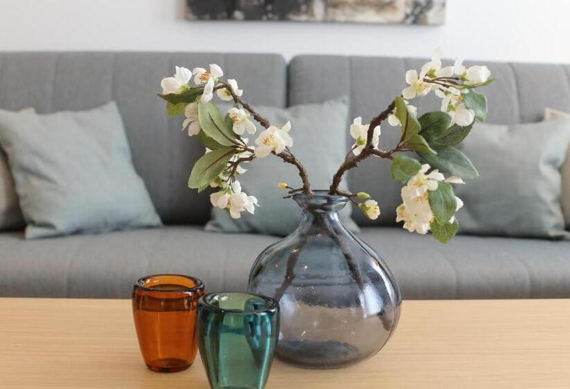 1 Bedroom Apartment Lake View, Seepark Garni