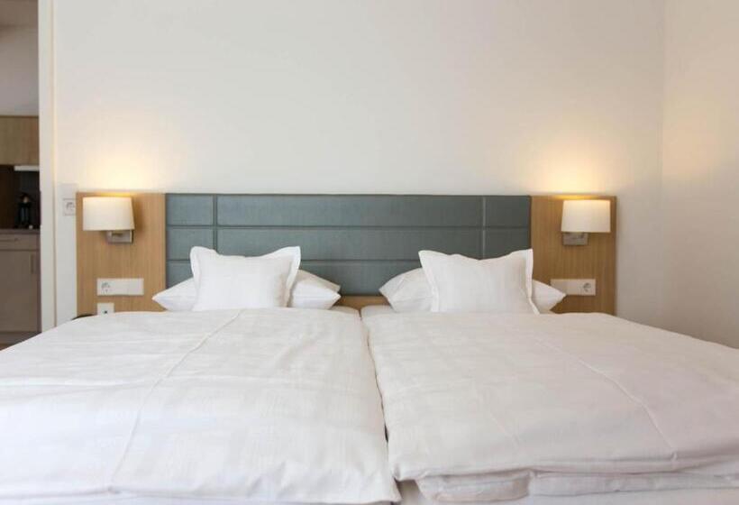 1 Bedroom Apartment Lake View, Seepark Garni