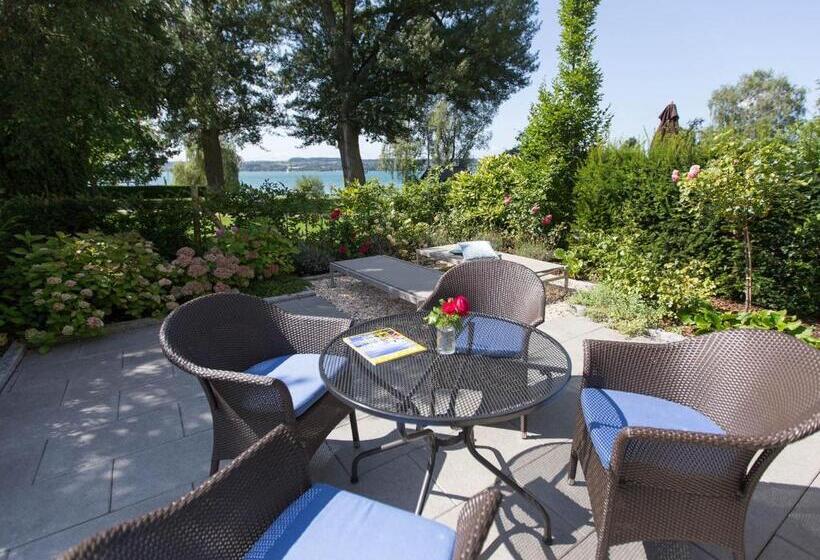 1 Bedroom Apartment Lake View, Seepark Garni