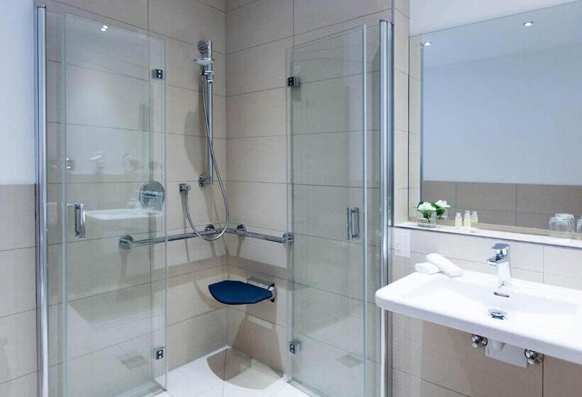 1 Bedroom Apartment Lake View, Seepark Garni