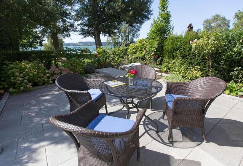 1 Bedroom Apartment Lake View, Seepark Garni