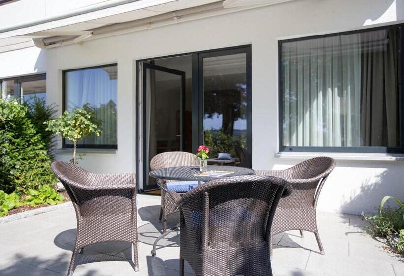 1 Bedroom Apartment Lake View, Seepark Garni