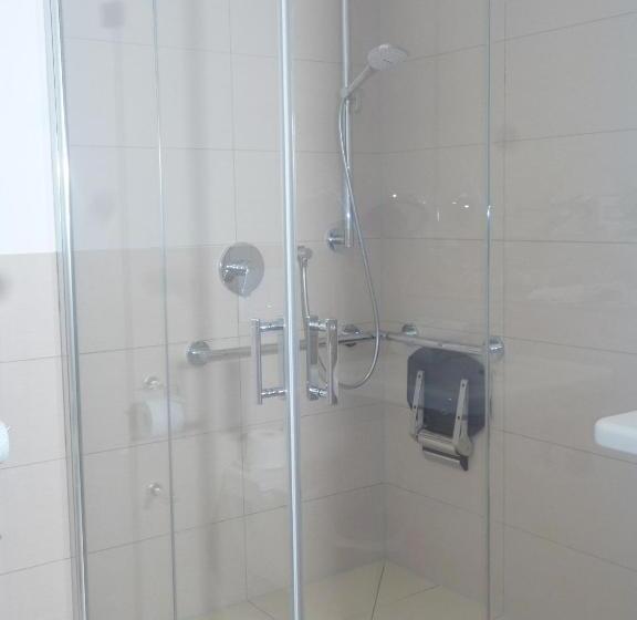 1 Bedroom Apartment Lake View, Seepark Garni