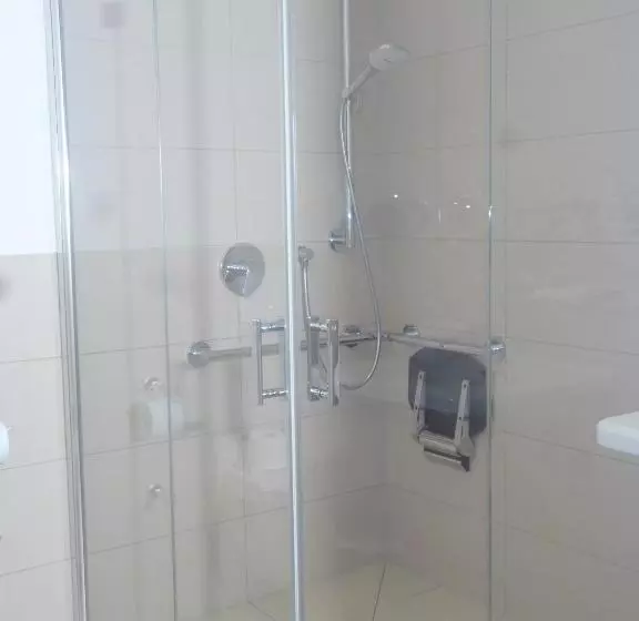 1 Bedroom Apartment Lake View, Seepark Garni
