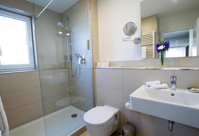 1 Bedroom Apartment Lake View, Seepark Garni