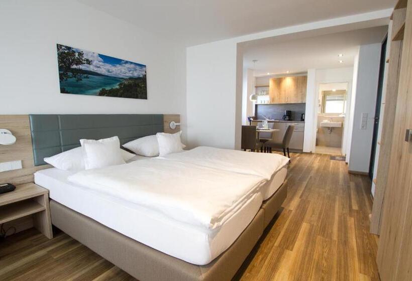 1 Bedroom Apartment Lake View, Seepark Garni