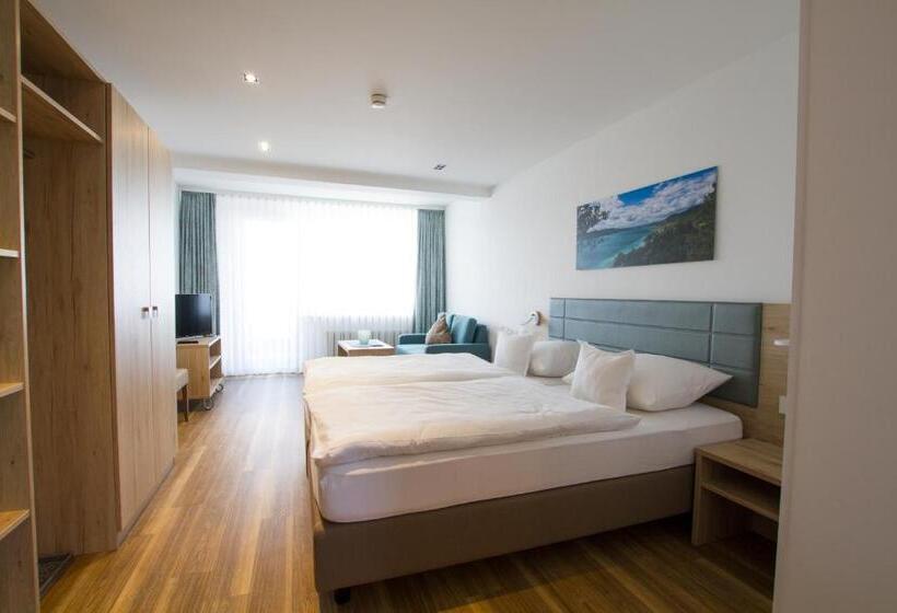 1 Bedroom Apartment Lake View, Seepark Garni