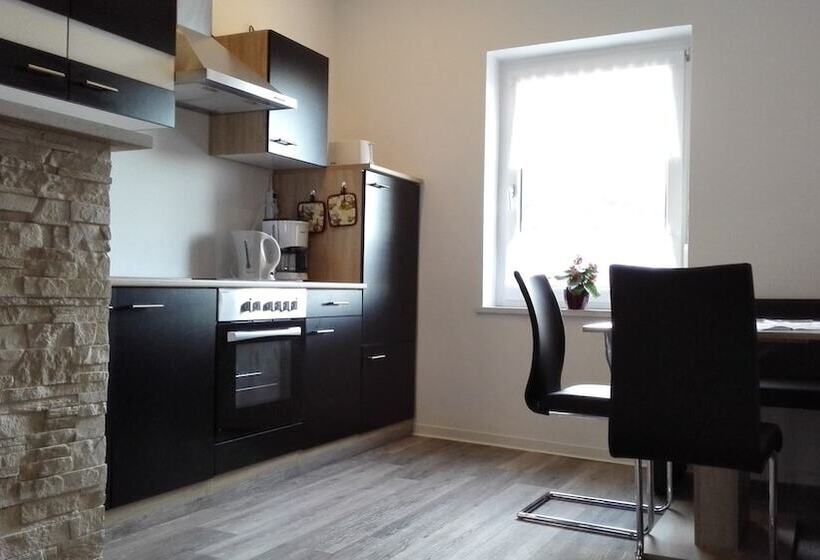 דירת חדר, Villa Alice