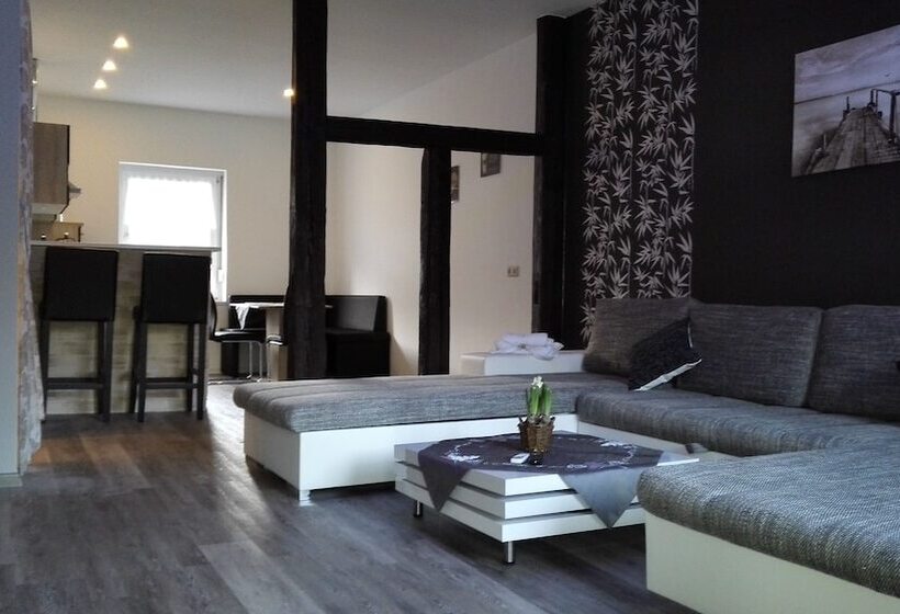 דירת חדר, Villa Alice