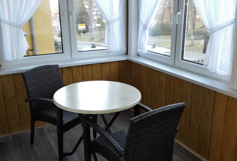 דירת חדר, Villa Alice