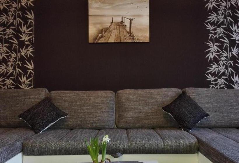 דירת חדר, Villa Alice