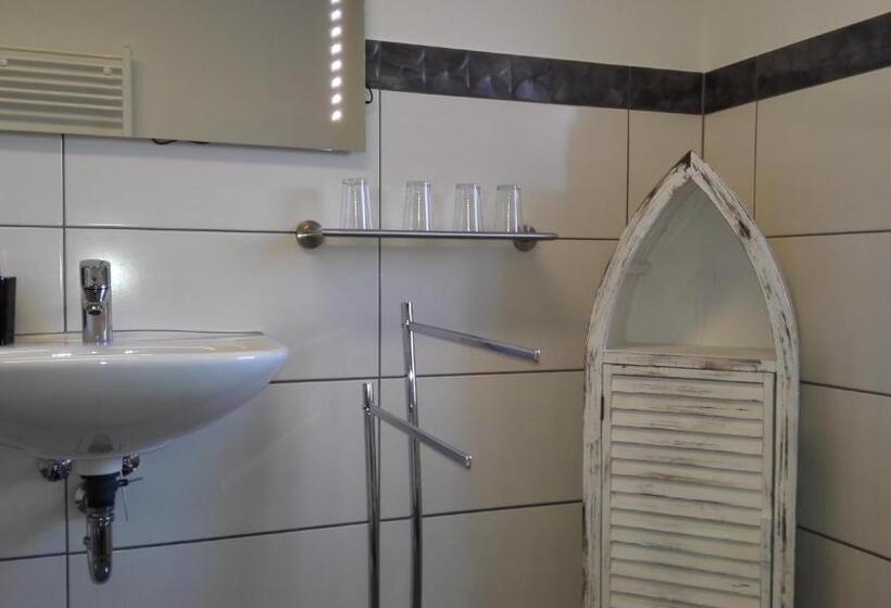 דירת חדר, Villa Alice