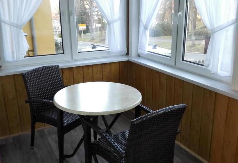 דירת חדר, Villa Alice