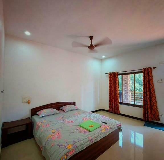 Quarto Deluxe, Bhutnath