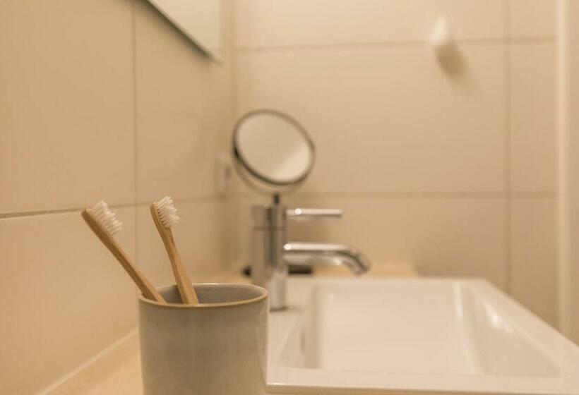 スタンダードルーム, Blyb