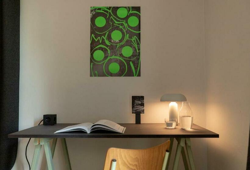 スタンダードルーム, Blyb