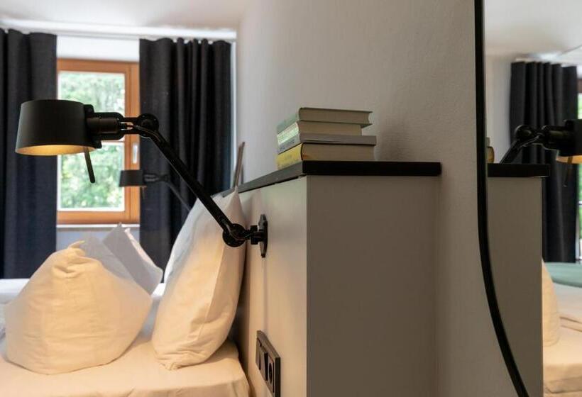 スタンダードルーム, Blyb