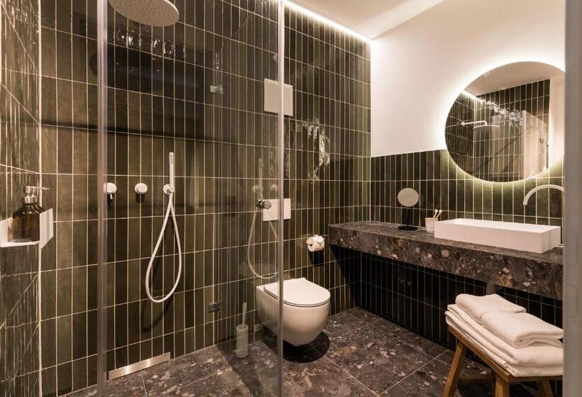 デラックスルーム, Blyb