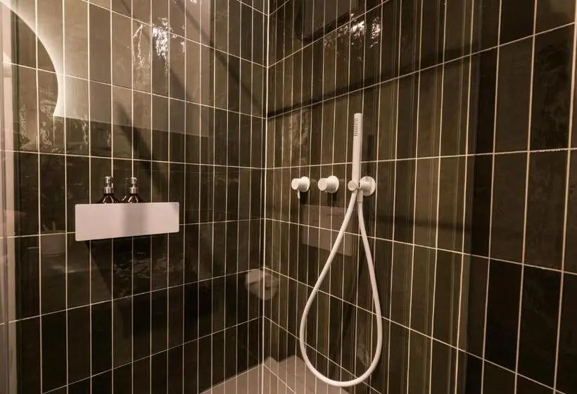 Deluxe-huone, Blyb