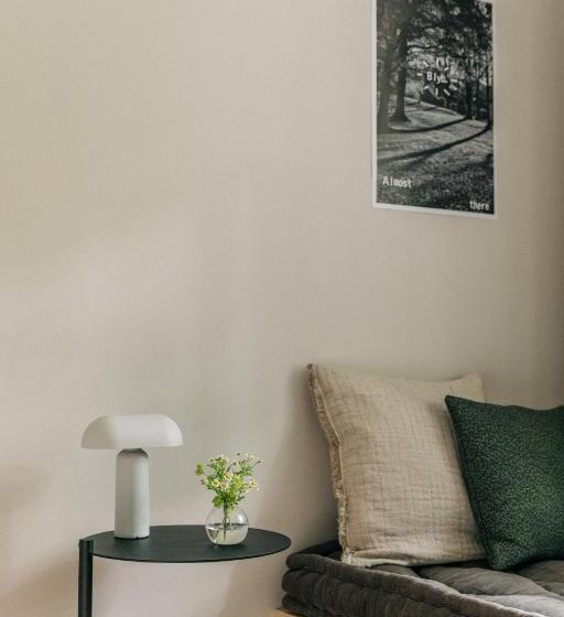 デラックスルーム, Blyb