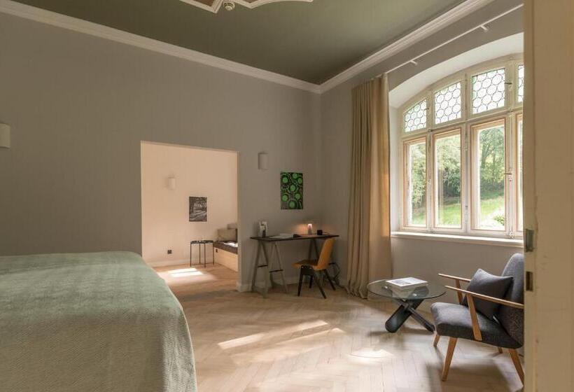 デラックスルーム, Blyb