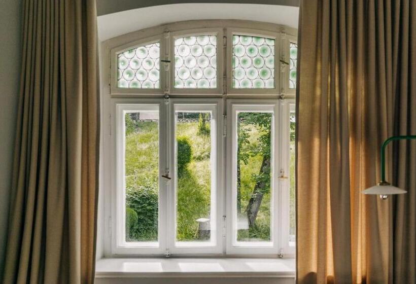 デラックスルーム, Blyb