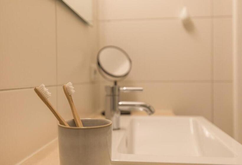 ベーシックルーム, Blyb