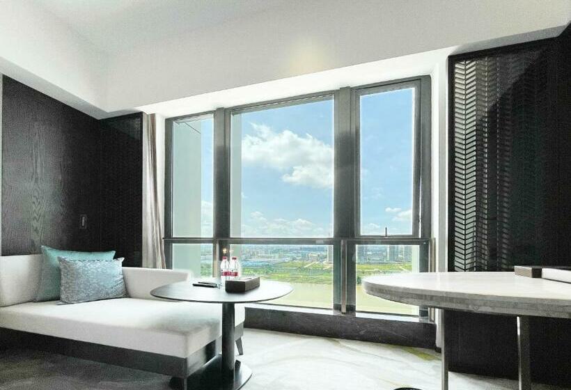 Deluxe room with river view, White Swan Vyv Hotel, Foshan
