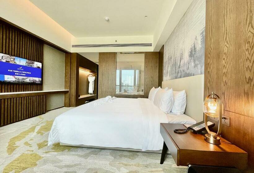 Deluxe room with river view, White Swan Vyv Hotel, Foshan