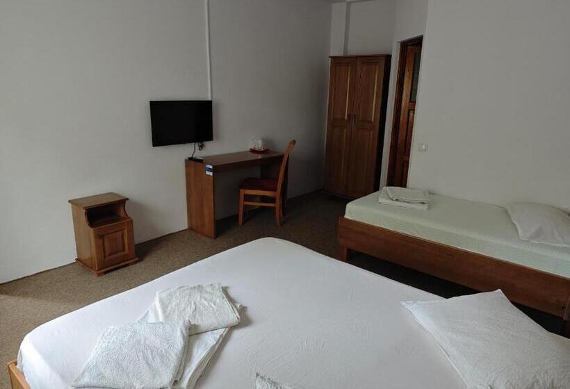 חדר סטנדרט לשלושה, Motel Azur Km36