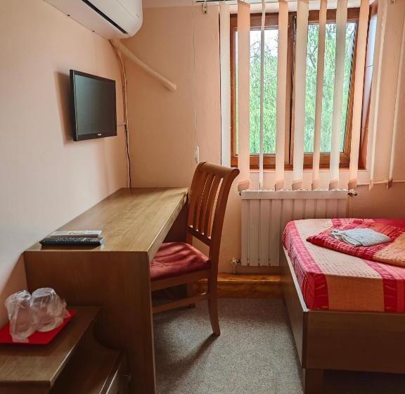 Номер Economy, Motel Azur Km36