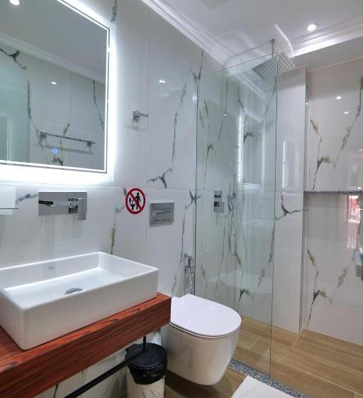 اتاق لوکس با بالکن و چشم‌انداز دریا, Adora S View