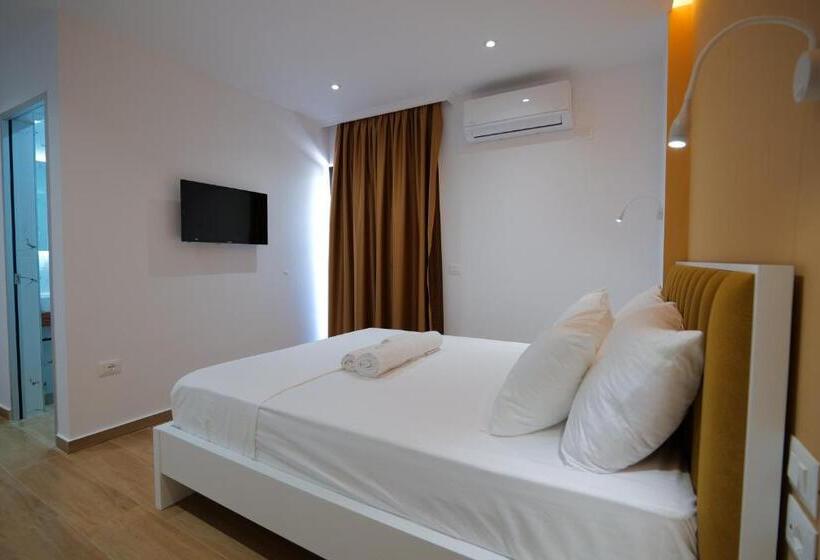 اتاق لوکس با بالکن, Adora S View